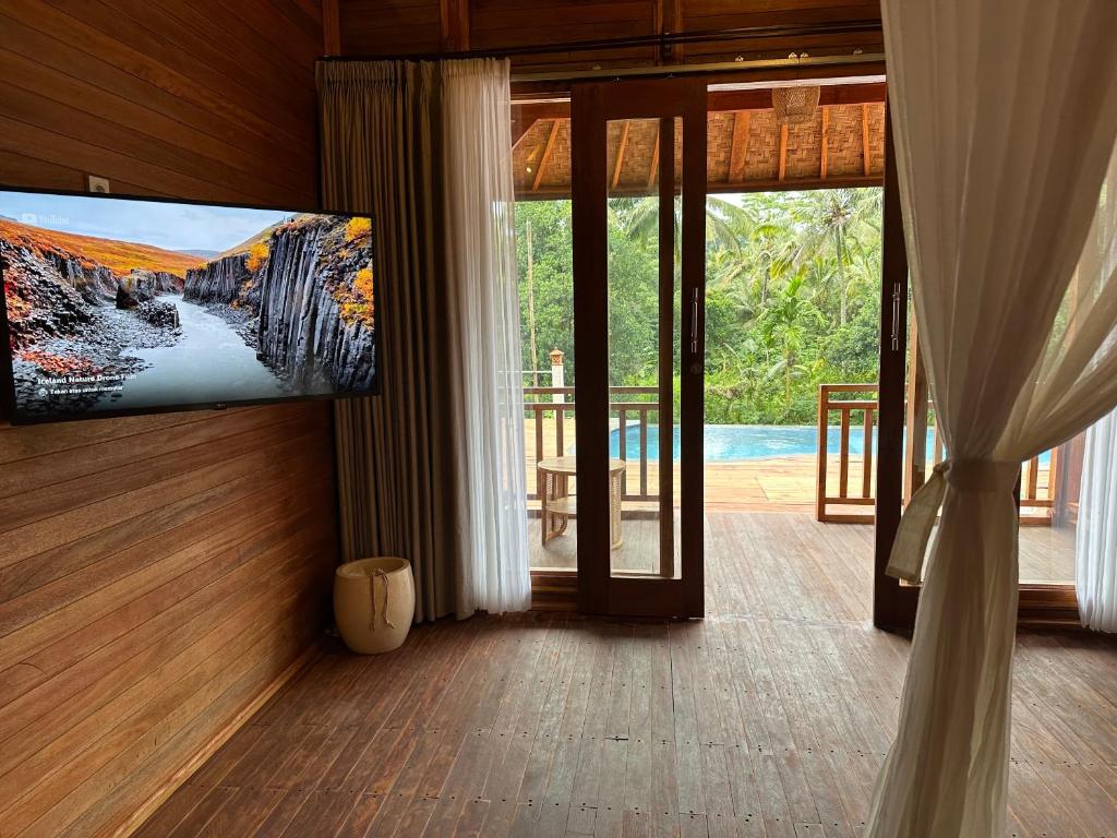 TV a/nebo společenská místnost v ubytování Uma Swari Villa Sidemen