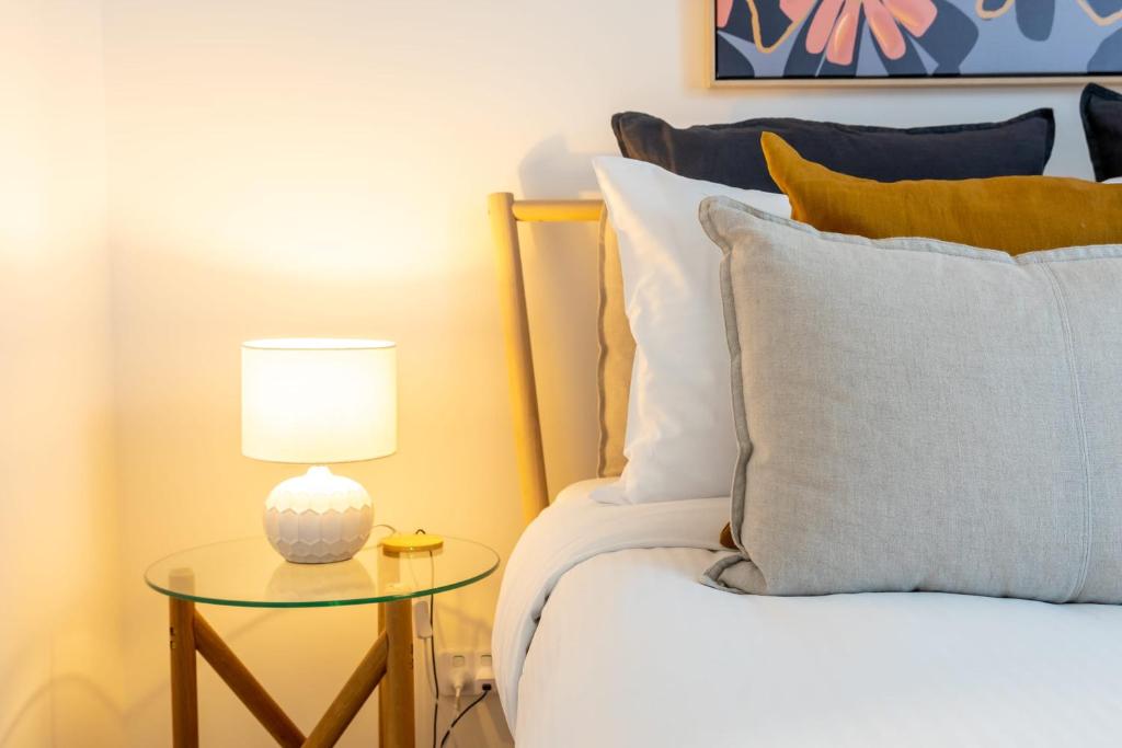 Postel nebo postele na pokoji v ubytování Kings Beach Oceanfront Oasis