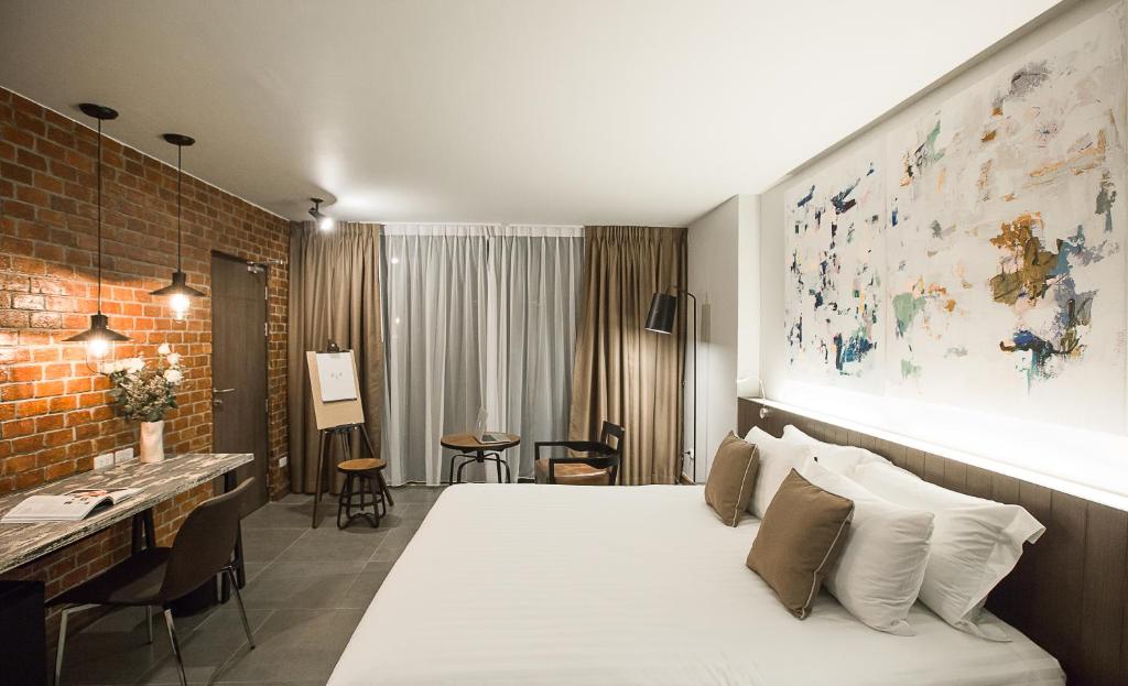 
Exclusive Abstract Art Family Friendly
