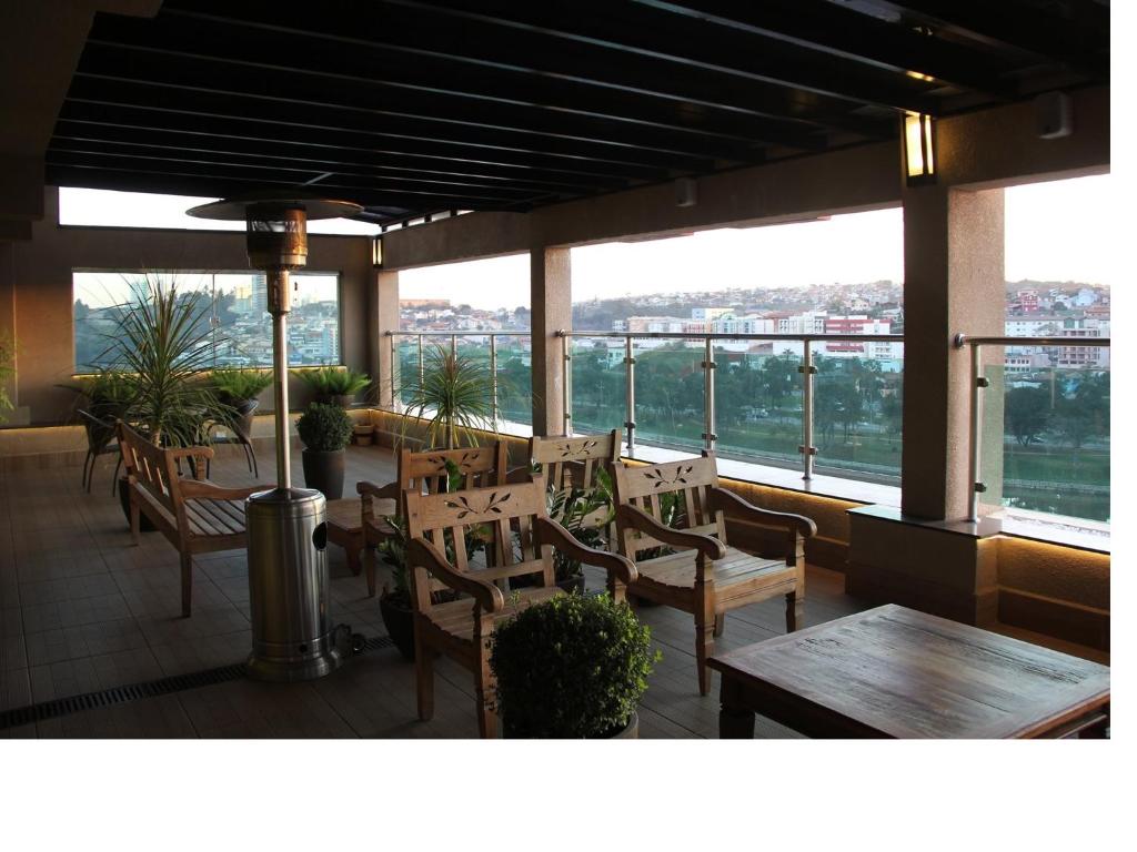  Prado Hotel Business