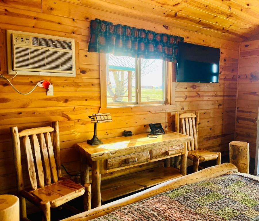 Badlands Frontier Cabins photo