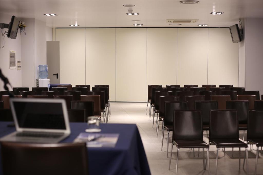 Majoituspaikan Sea Lion Hotel työ- tai konferenssitilat
