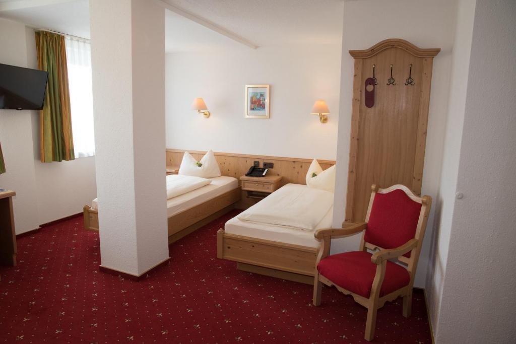 Postel nebo postele na pokoji v ubytování Hotel Bauer garni