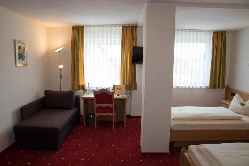 Postel nebo postele na pokoji v ubytování Hotel Bauer garni