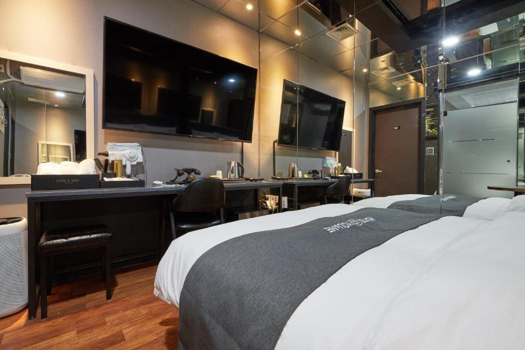 Postel nebo postele na pokoji v ubytování You&Me Hotel