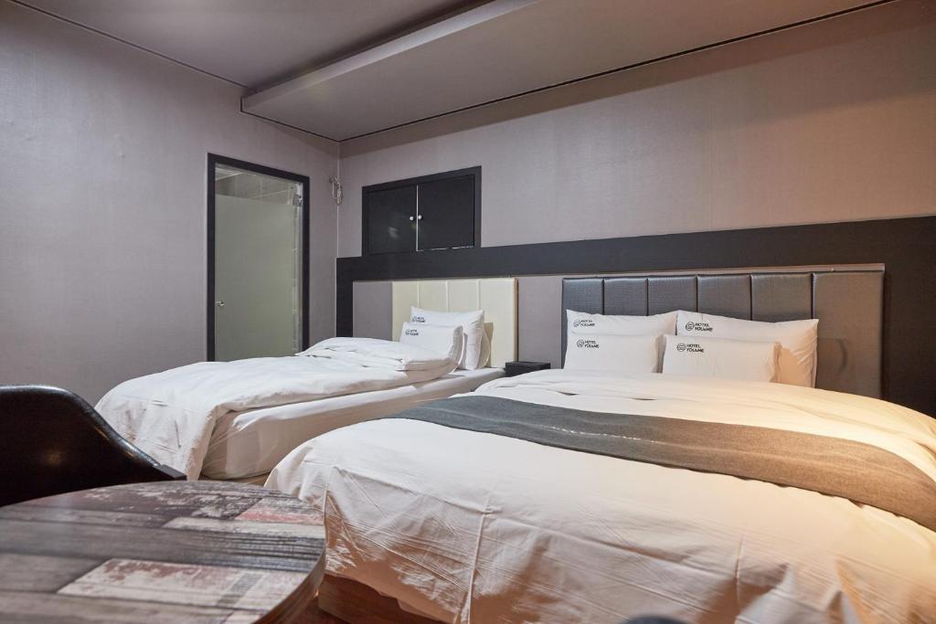Postel nebo postele na pokoji v ubytování You&Me Hotel