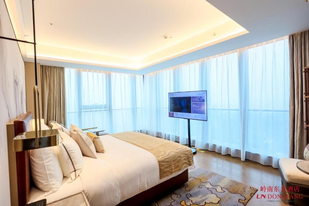 TV a/nebo společenská místnost v ubytování Guangzhou Pazhou LN DongFang Hotel-Free shuttle between hotel and Exhibition Center during Canton Fair & Exhibitor Registration Counter