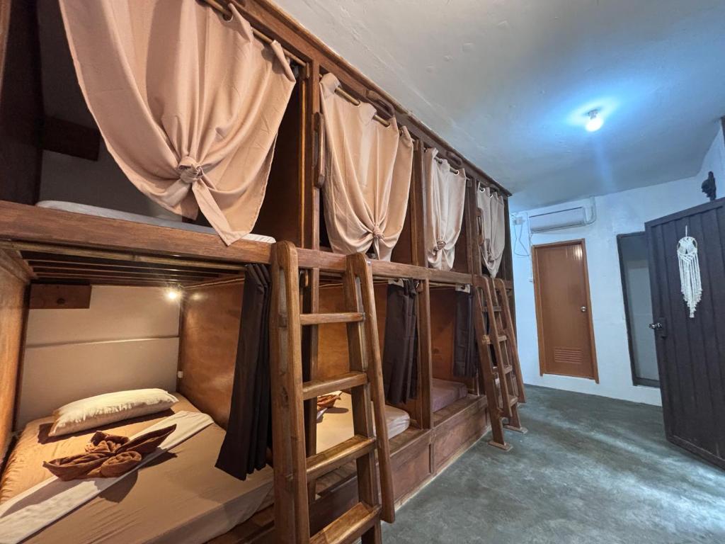 Postel nebo postele na pokoji v ubytování Paradiso Hostel El nido