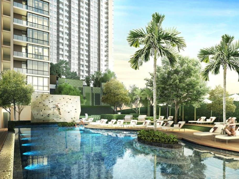 Una representación de una piscina de hotel con sillas y palmeras. en Sea View Spacious Condo Near Walking Street, en Pattaya South