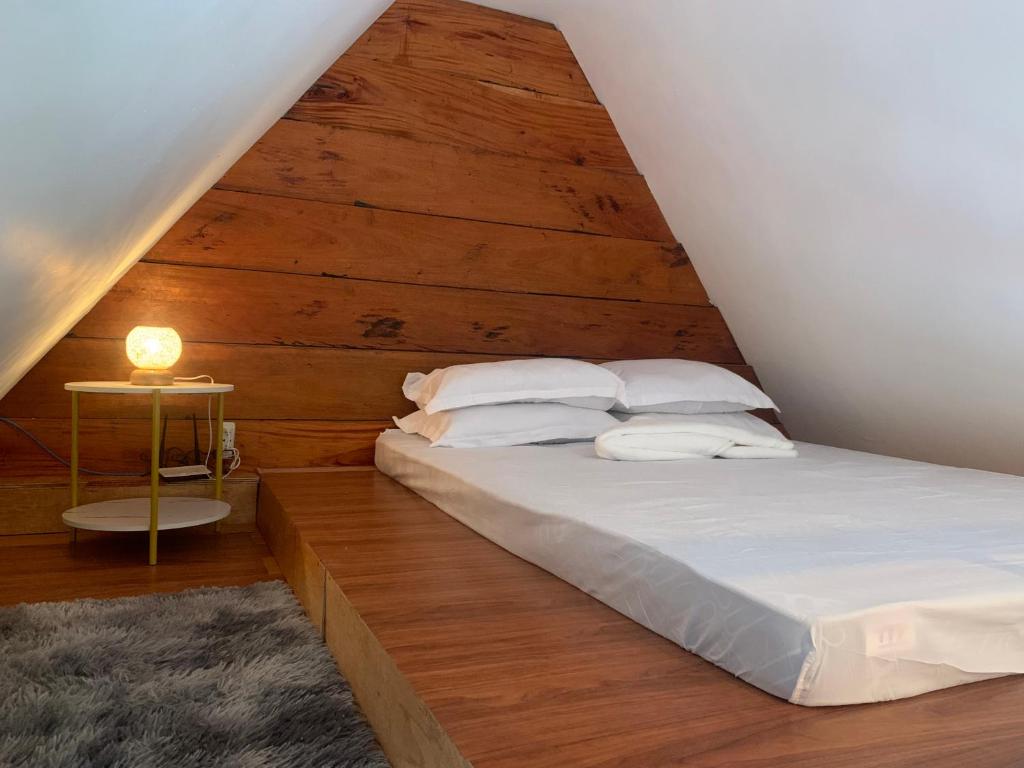 Postel nebo postele na pokoji v ubytování Hakuna Villas