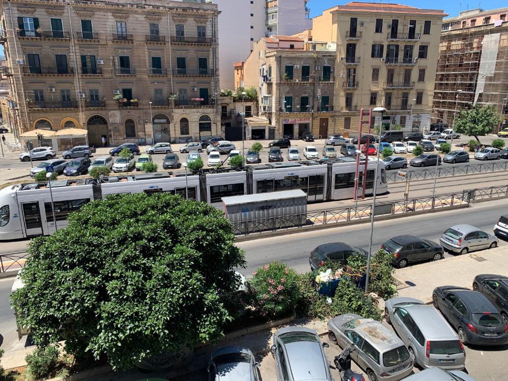 Vista generica su Palermo o vista sulla città dall'interno dell'affittacamere