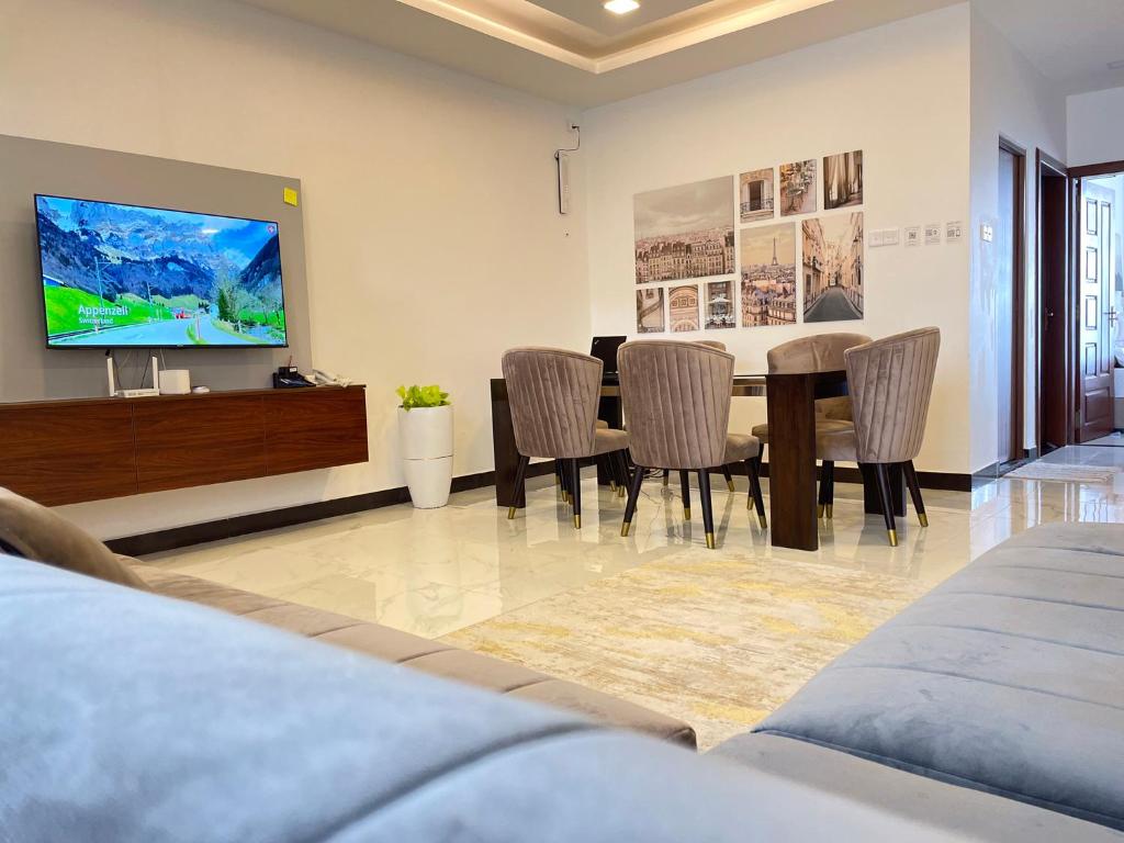 TV a/nebo společenská místnost v ubytování Green Star City Apartment