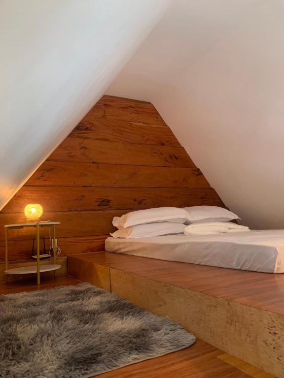 Postel nebo postele na pokoji v ubytování Hakuna Villas
