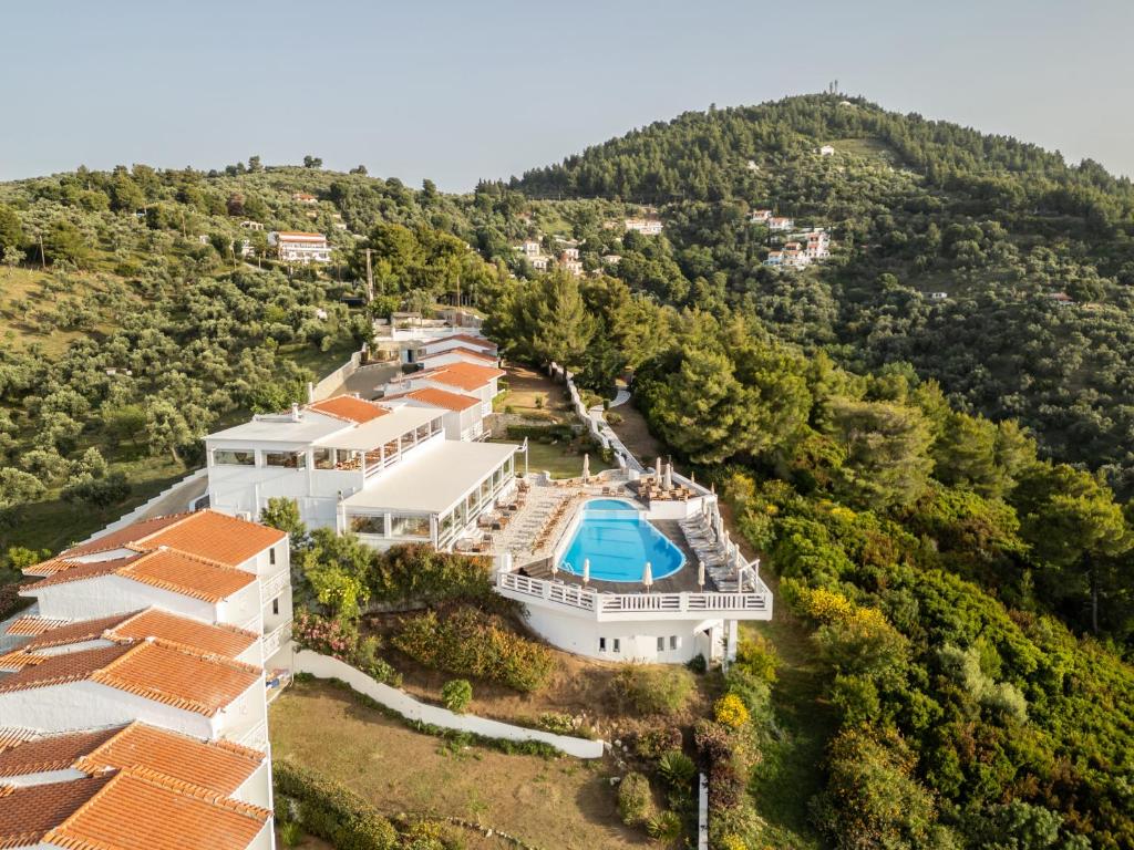 Nespecifikovaný výhled na hory nebo výhled na hory při pohledu z hotelu