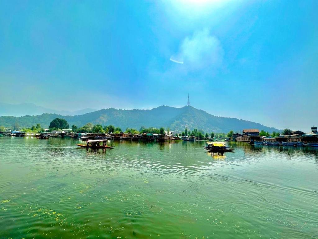 Suitetrails - Floating Luxury Group Of Houseboats