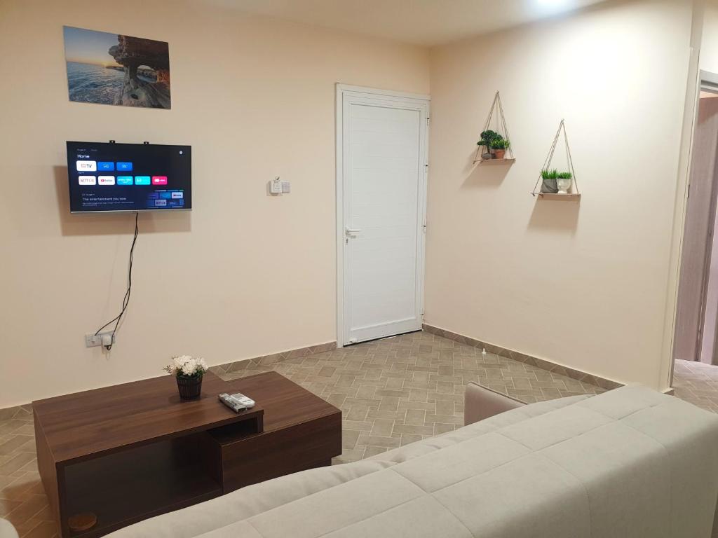 Leucolla Hill & Sea - Apartment With Balcony