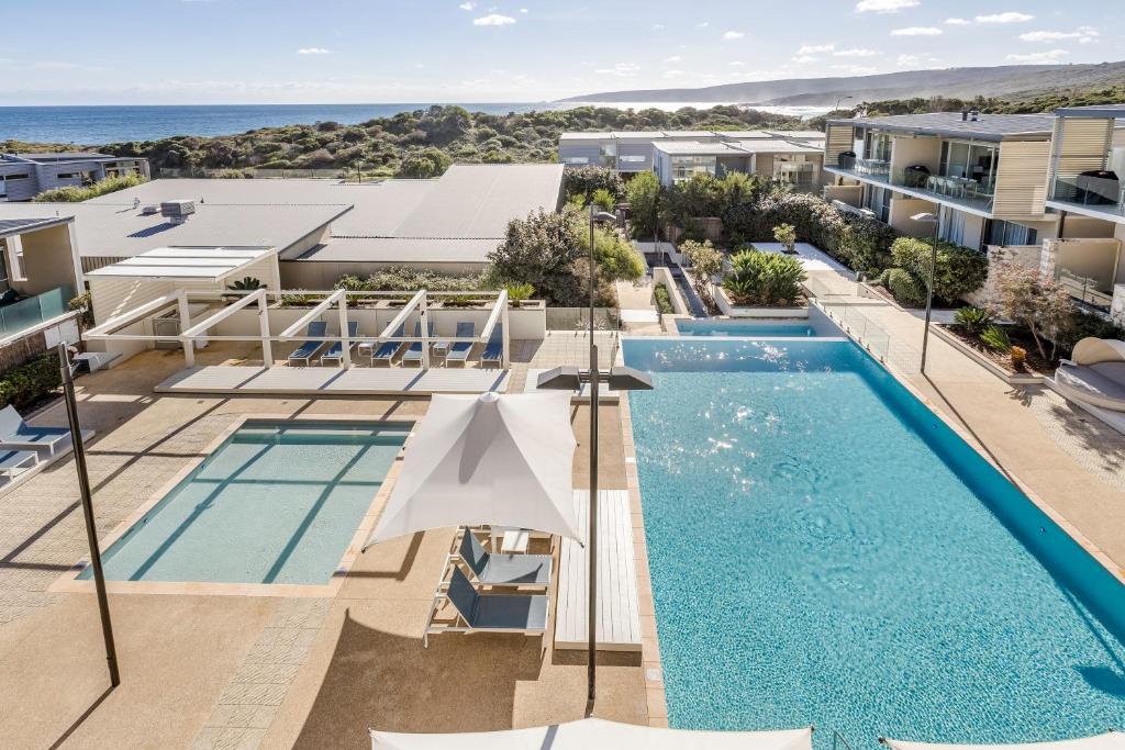 Bazén v ubytování Smiths Beach Resort nebo v jeho okolí