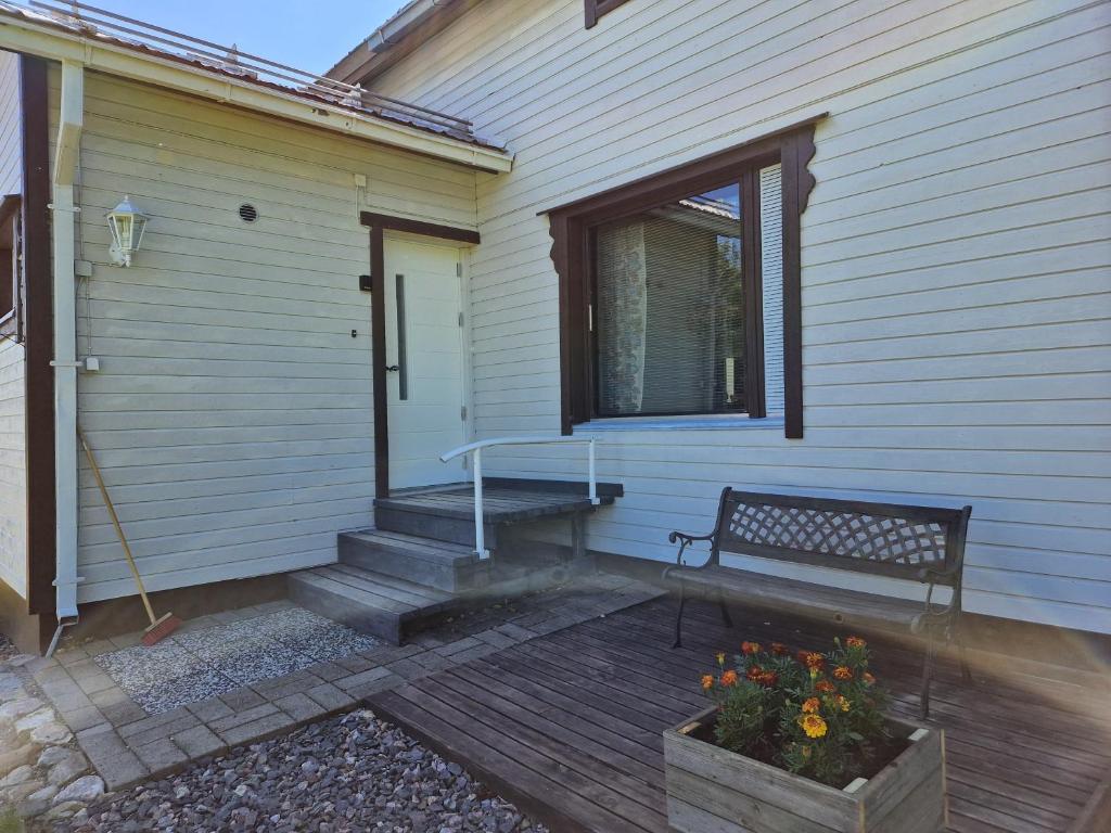 a porch of a house with a bench and a window at Ainola 2 in Syöte