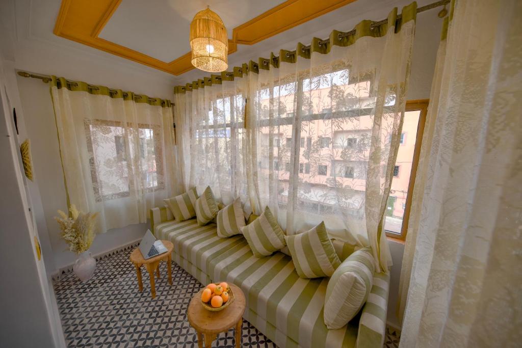Posezení v ubytování Hotel Riad Amlal