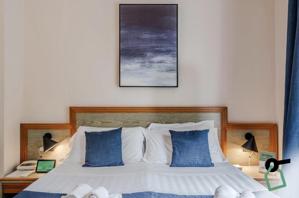 Postel nebo postele na pokoji v ubytování Hotiday Room Collection - Stresa