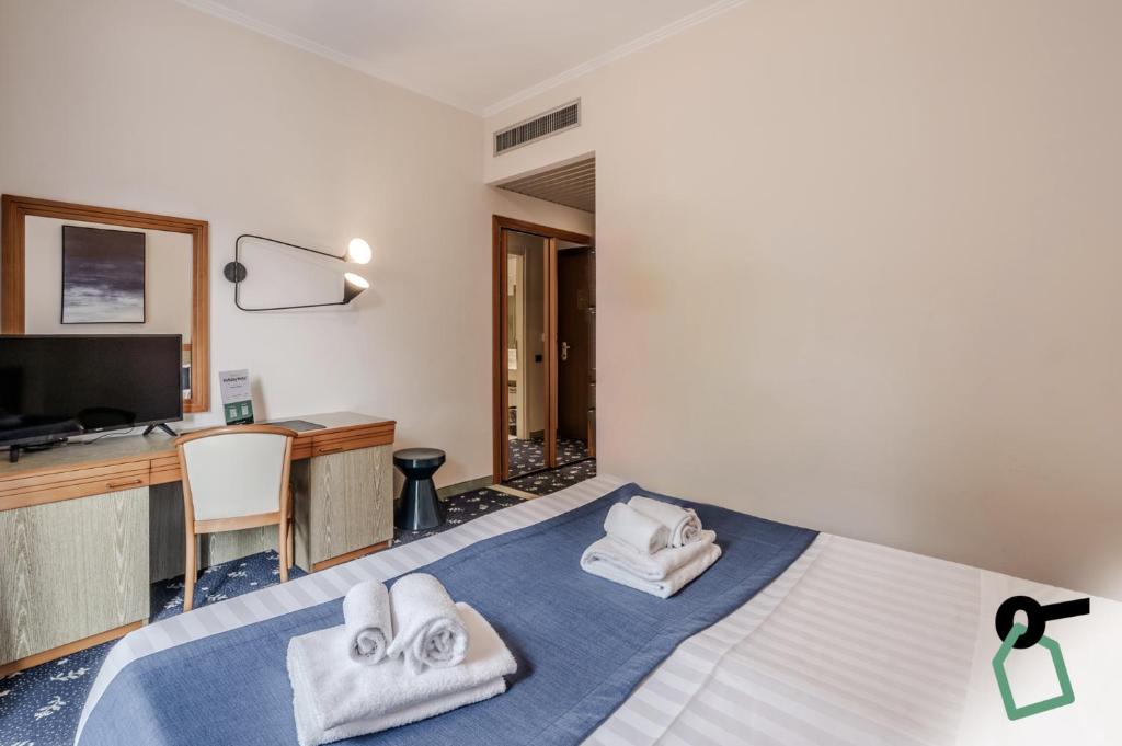Postel nebo postele na pokoji v ubytování Hotiday Room Collection - Stresa