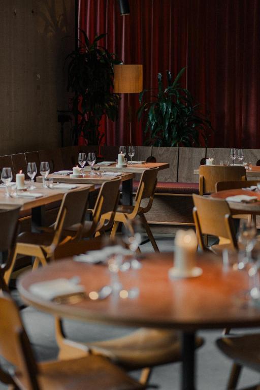 Um restaurante ou outro lugar para comer em YUST Antwerp