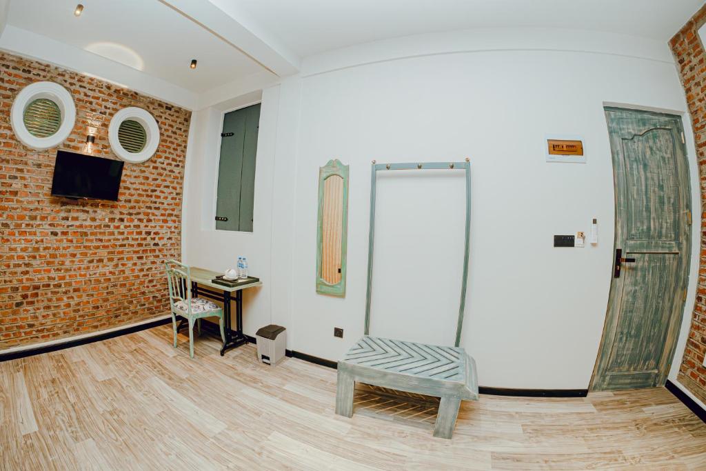 Still Waters Artistry - 16