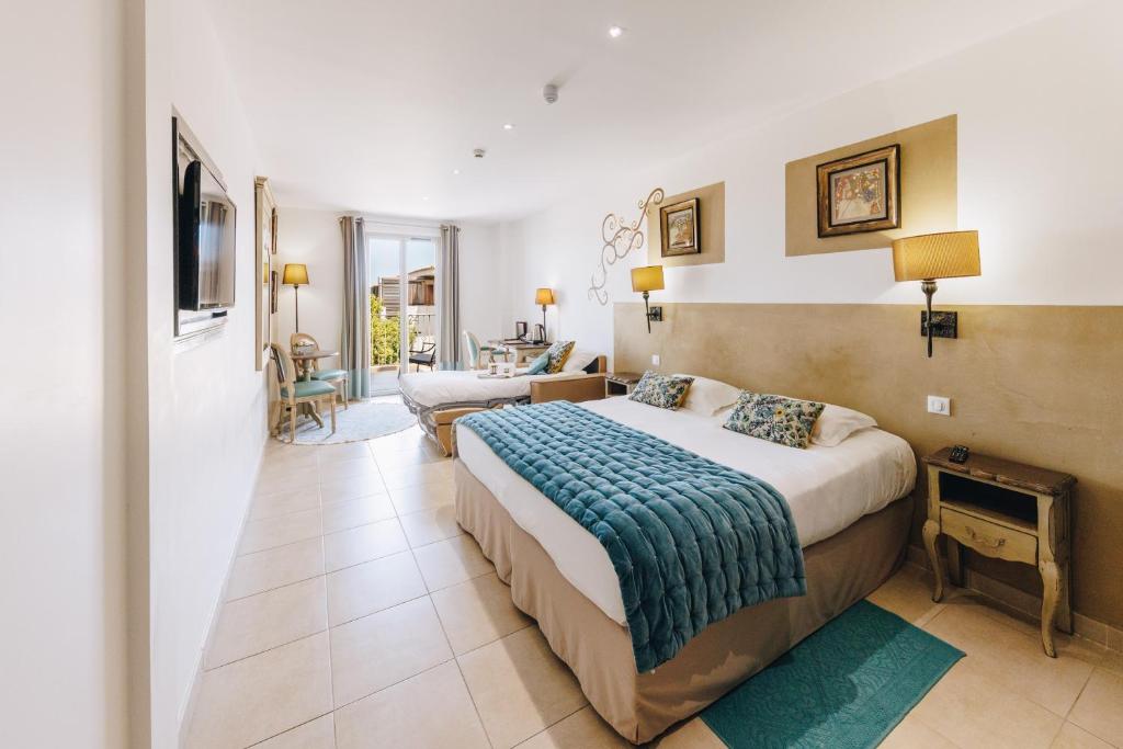 Postel nebo postele na pokoji v ubytování Hôtel Liberata & Spa