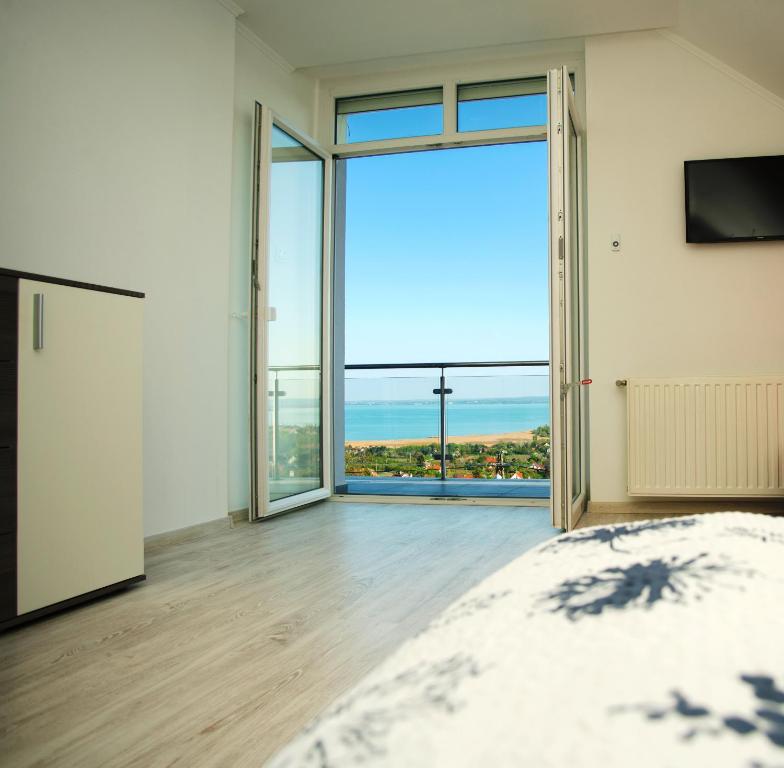 Lakeview Apartments Balatonfüred - Two-Bedroom Apartment With Lake View