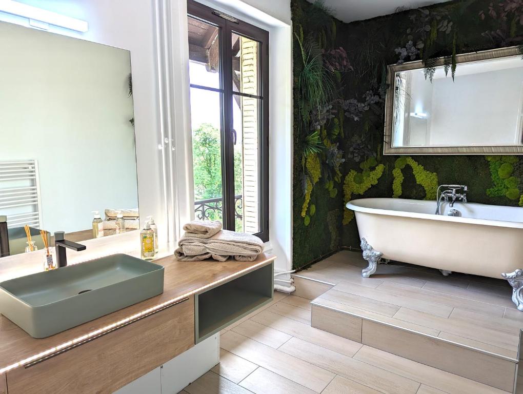 Manoir des Rêves Sauvages - Suite Avec Vue De La Piscine