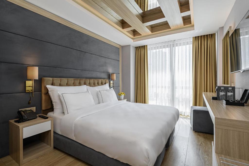 Postel nebo postele na pokoji v ubytování Gleam Bomonti Hotel