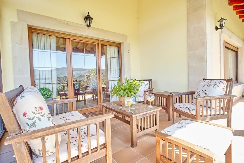 Posezení v ubytování El Balcón de Comillas, chalet con jardín