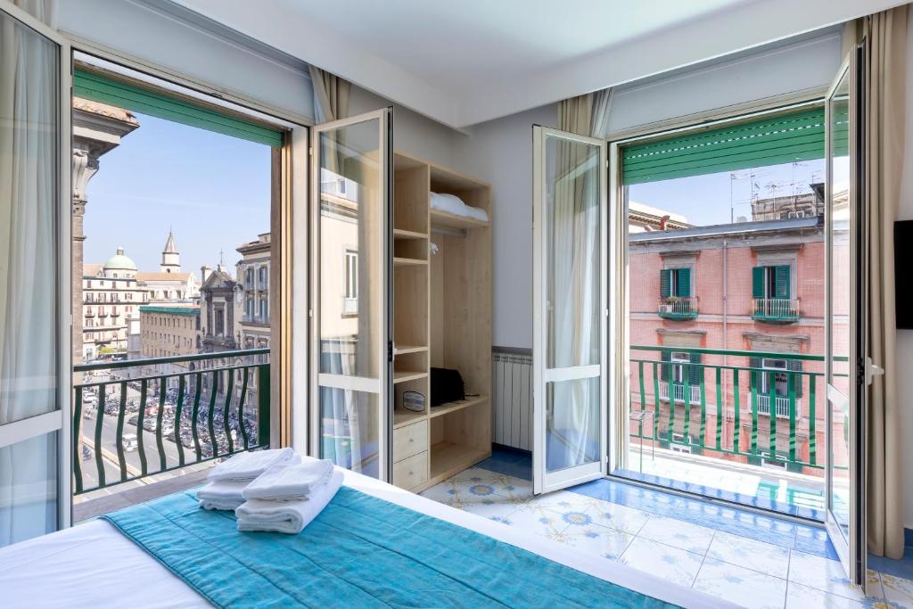 Postel nebo postele na pokoji v ubytování Napolit'amo Hotel Medina