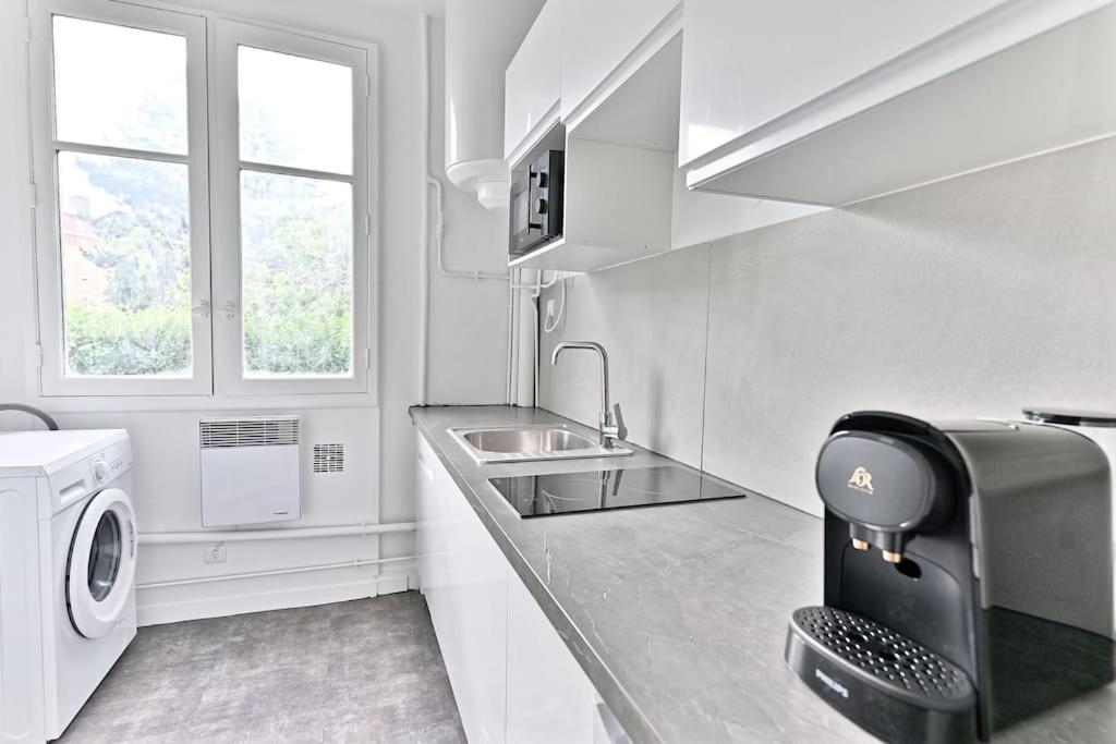 Kuchyň nebo kuchyňský kout v ubytování Appartement Vue panoramique sur la capitale