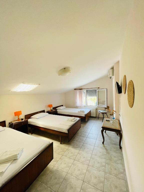 Postel nebo postele na pokoji v ubytování Aktaion Hotel