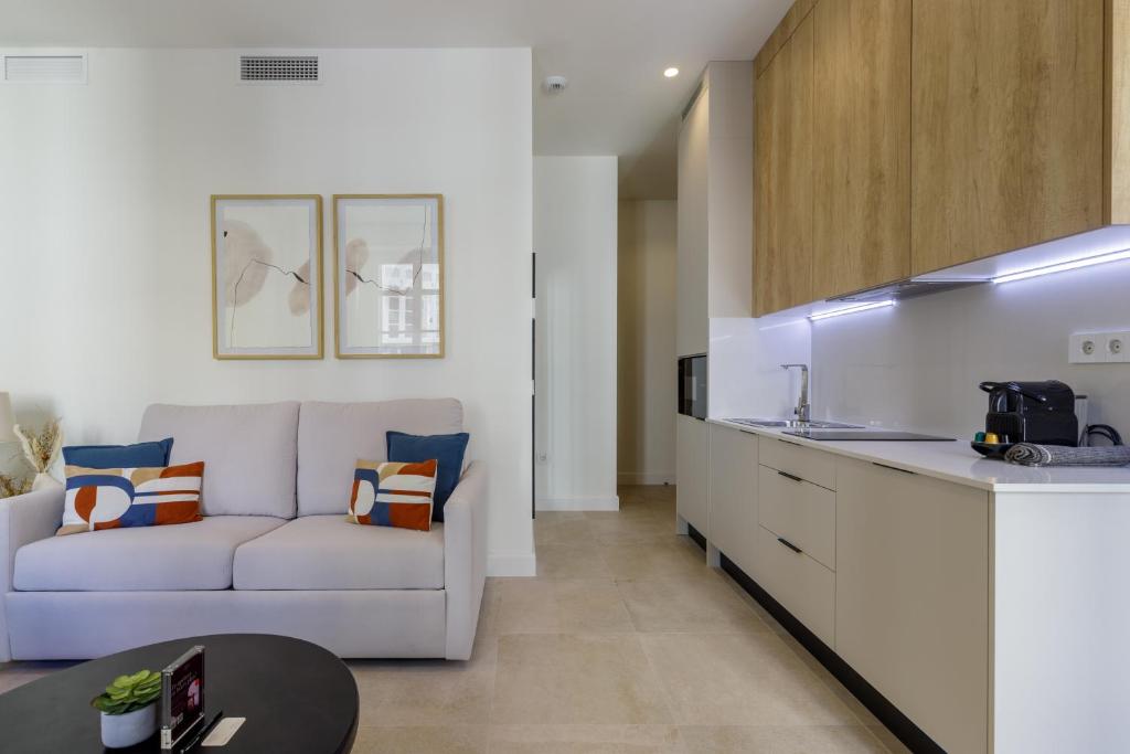 Plaza del Siglo Suites & Boutique Apartments by Caleta Homes - 11