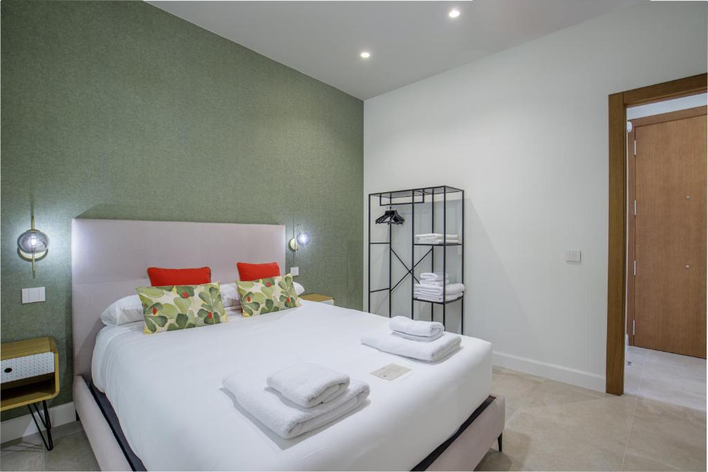 Plaza del Siglo Suites & Boutique Apartments by Caleta Homes - 16