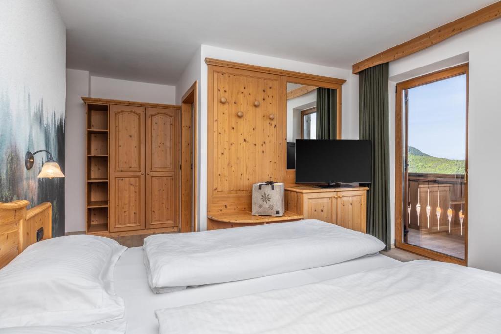 Postel nebo postele na pokoji v ubytování Hotel Tirol- Natural Idyll