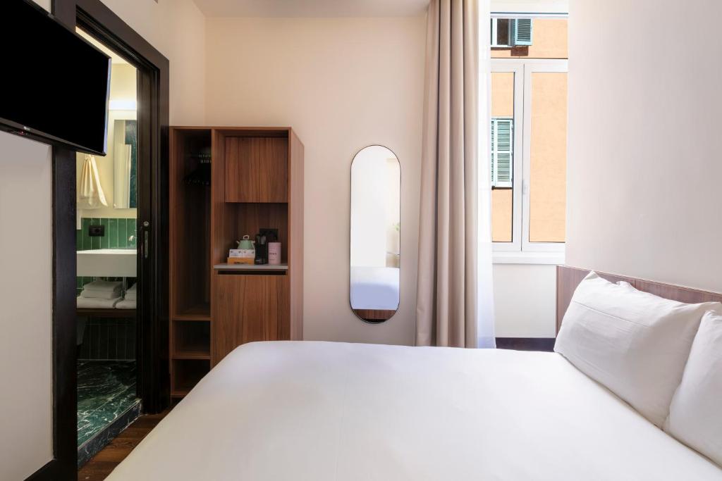 Postel nebo postele na pokoji v ubytování Numa Rome Barberini