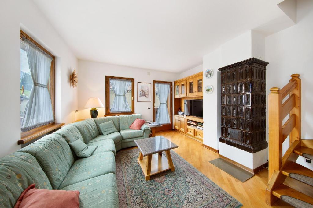 Η κουζίνα ή μικρή κουζίνα στο Appartamento Al Pelmo a Vinigo