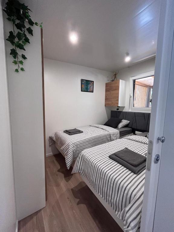 Postel nebo postele na pokoji v ubytování Mobile home FJAKA