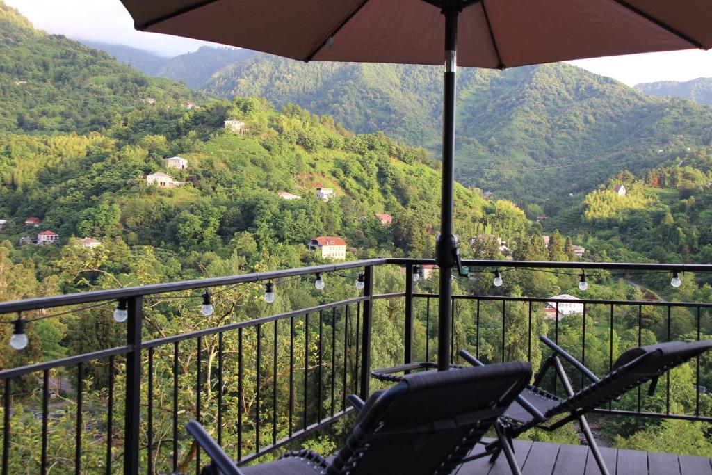 Nespecifikovaný výhled na hory nebo výhled na hory při pohledu z luxury tent