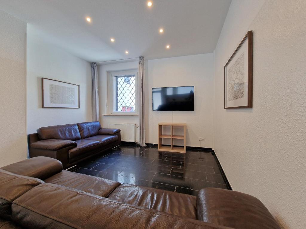TV a/nebo společenská místnost v ubytování Tolstov House - Stadthaus - 10 Schlafzimmer