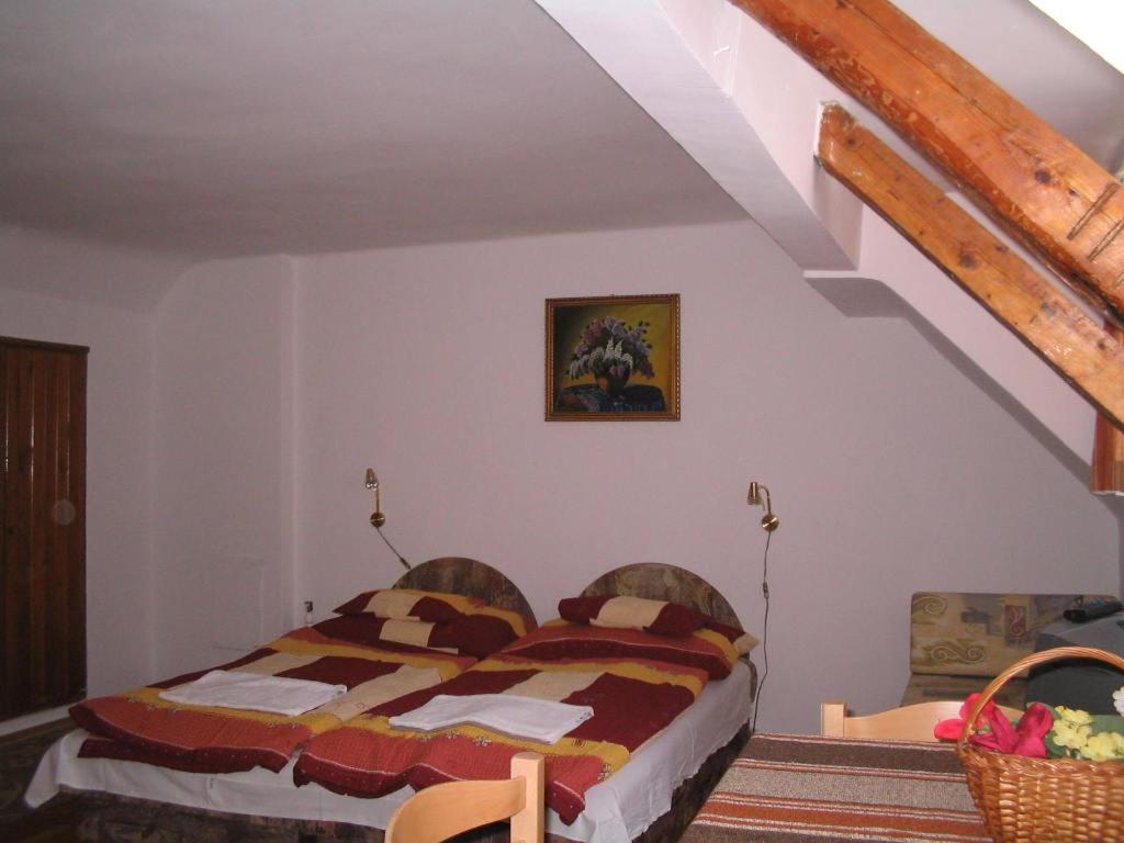 Łóżko lub łóżka w pokoju w obiekcie Burg Eger