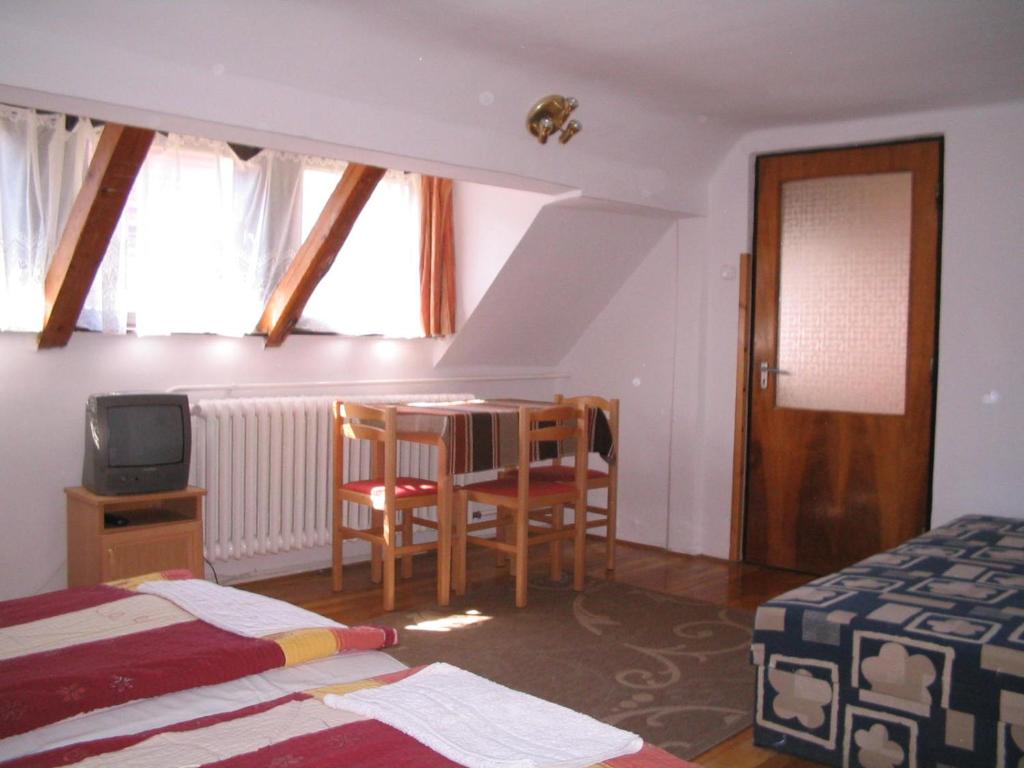 Łóżko lub łóżka w pokoju w obiekcie Burg Eger