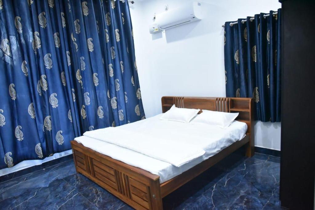 Voodi või voodid majutusasutuse Ramchitra's l Hotels in Thanjavur toas