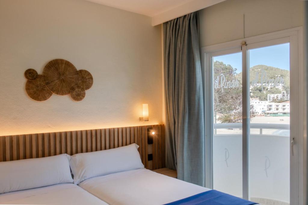 Posteľ alebo postele v izbe v ubytovaní Hotel El Pinar