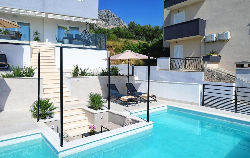 Bazén v ubytovaní Luxury Holiday Home Dioniz alebo v jeho blízkosti