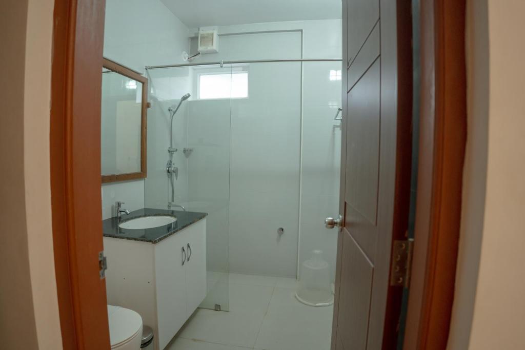 Koupelna v ubytování Daffodils Luxury Airport Suites