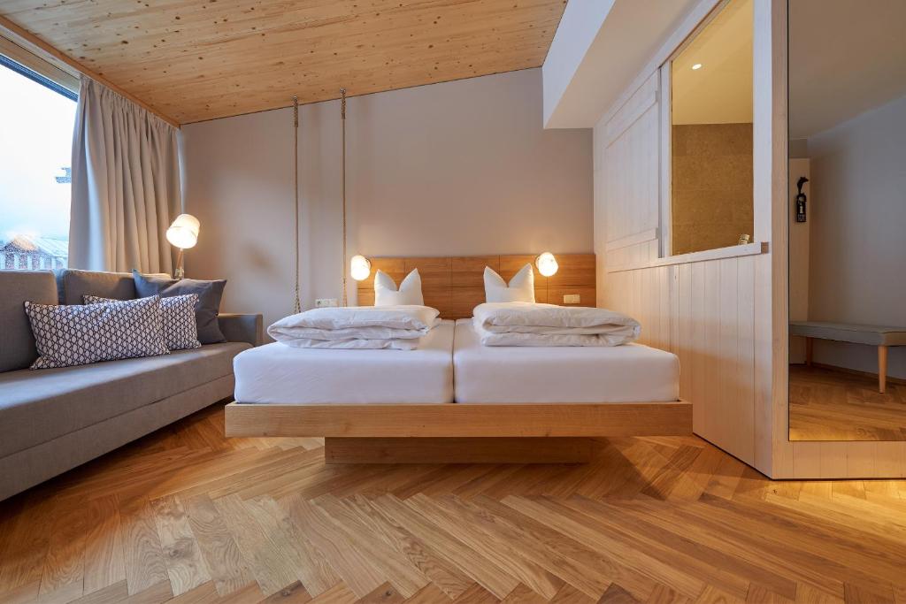 Postel nebo postele na pokoji v ubytování Hotel Rössle
